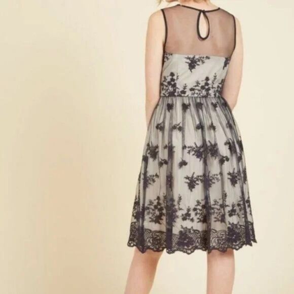 Modcloth Geode Cherished Charm Embroidered Lace Sweetheart Fit & Flare‎ Dress S - Picture 2 of 7